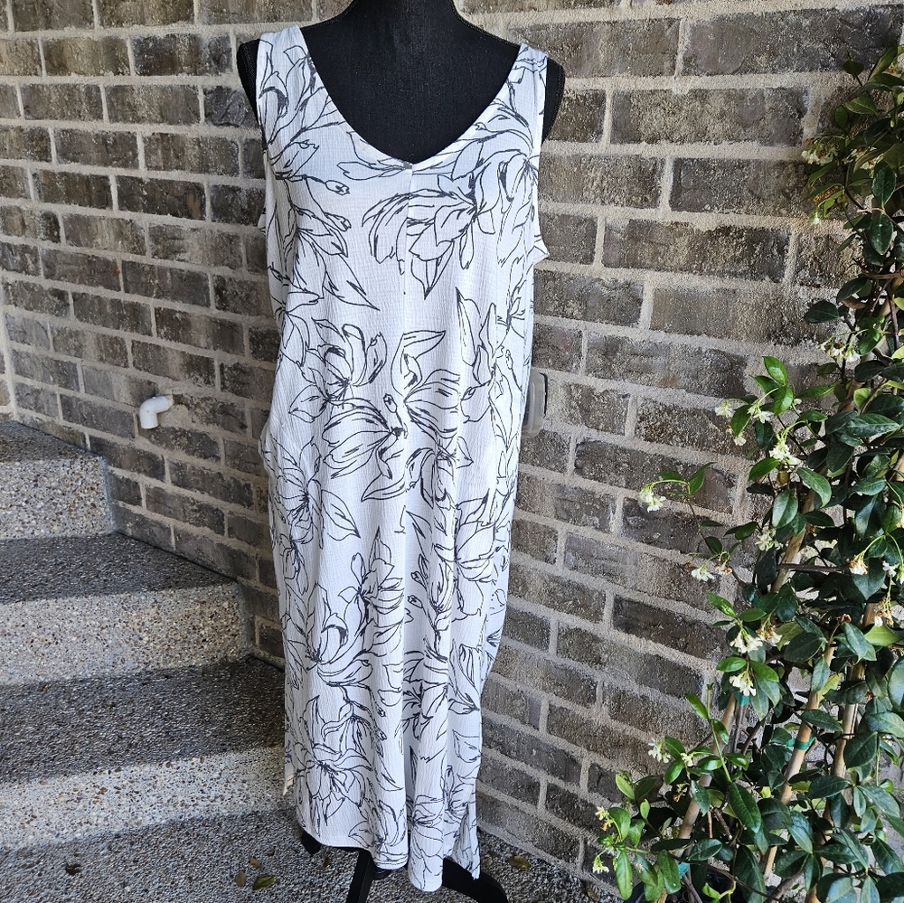White And Grey Floral Nicole Miller Dress Size Small‎